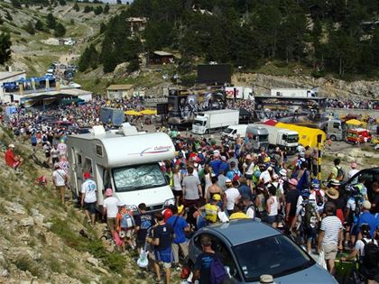 Hard moment after the end of the race, in order to be able to complete the ascent to Mont Ventoux we have to fight our way through crowds of fans going down.