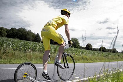 The yellow jerseys have been designed specially for the Kick France 2013 event.