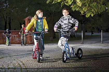 Safe scooter, model Wzoom, for restless school kids age 6 and older.