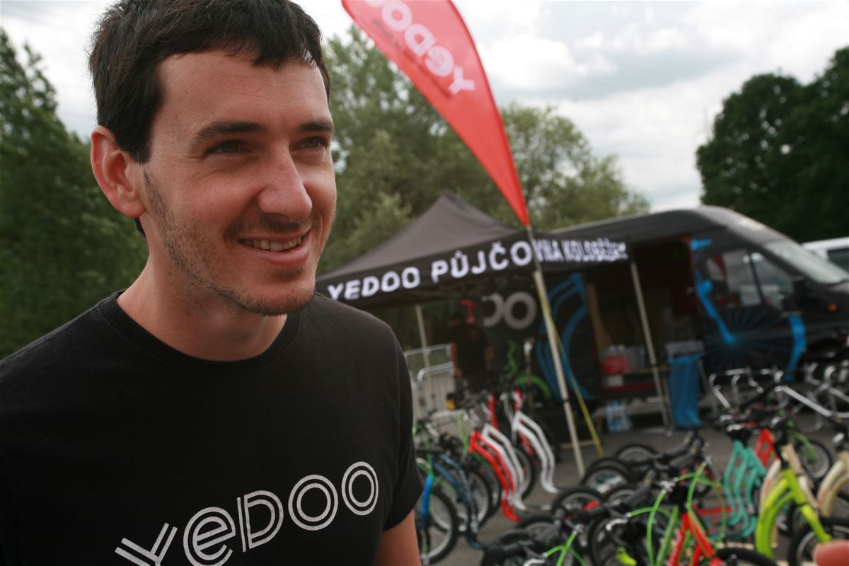 Jirka in front of Yedoo Scooter Rental in Stromovka park