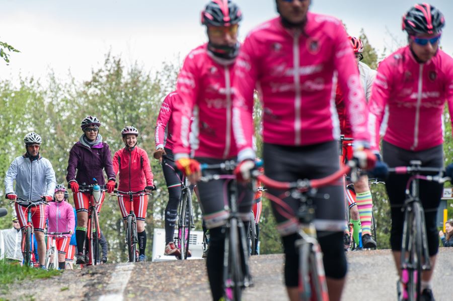   Vor uns liegen 15 Kilometer Abfahrt.  Yedůůůů !