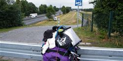 A cycling trail leading along a German highway. It looks beautiful, but how to get there?