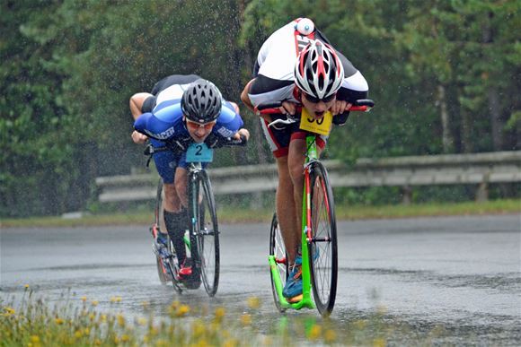 It was raining during the 36 kilometre-long royal race. 