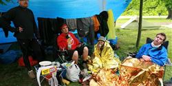 Members of the Burgaři team, that took part in the race for the very first time this year, kept themselves warm thanks to the isothermic sheets.