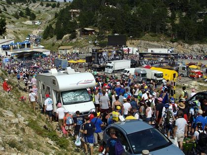 Hard moment after the end of the race, in order to be able to complete the ascent to Mont Ventoux we have to fight our way through crowds of fans going down.