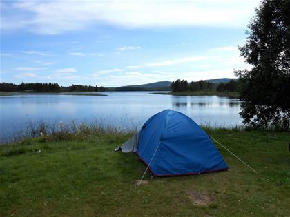 According to Wikipedia, there are more than 97 500 lakes larger than two acres in Sweden – many magnificently beautiful places where you are completely alone.