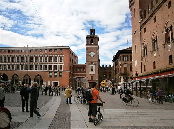 Ferrara - město renesančních paláců a cyklostezek.
