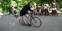 Saturday 18 May 4:59pm, one minute before the end of the race. The riders have just set forth on their final round.
