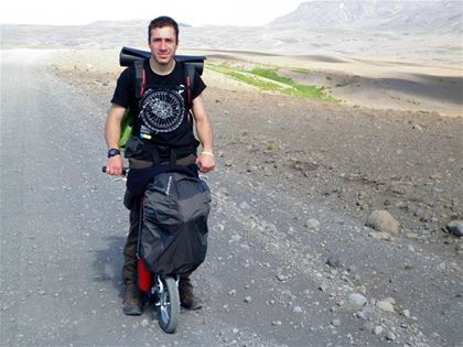 The surface of the routes was varied. The stony routes in the wastelands, where only lichens, moss or thin grass grow, were pretty much broken here and there.