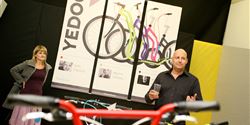 Dan Pilát, šéf značky Yedoo při slavnostním zahájení výstavy Yedoo Desig Mania na Designbloku ’12.