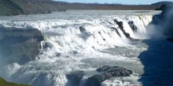 The Gullfoss waterfall located on the Hvítá river only 10 km far from the geothermal area tumbles in a double cascade. The water falls from a height of 10 and 20 meters.