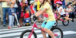 The Yedoo Too Too C running bikes are light and fast. Racers may safely rely on them thanks to the backstops that prevent the handles from turning around, thus preventing many accidents.