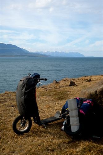 The Yedoo Ox scooters endured the unusual loading as well as the difficult terrain without any problems.