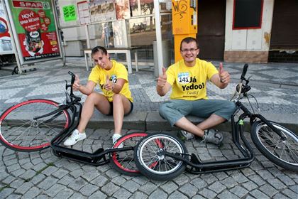 Behind the finishing tape. Iveta, Jakub and their Yedoo Wolfer and Yedoo Mezeq scooters.