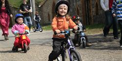 The contestants on the running bikes received great support from their parents and older siblings.