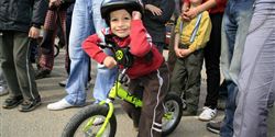 The Yedoo Fifty scooter will grow on children. The small contestant did not put it aside even during the final results announcement.