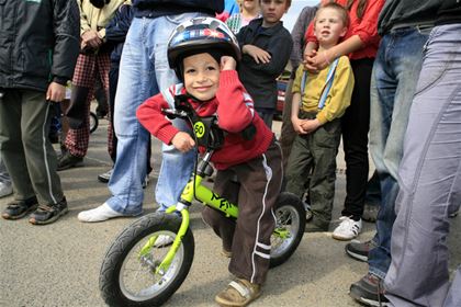 The Yedoo Fifty scooter will grow on children. The small contestant did not put it aside even during the final results announcement.