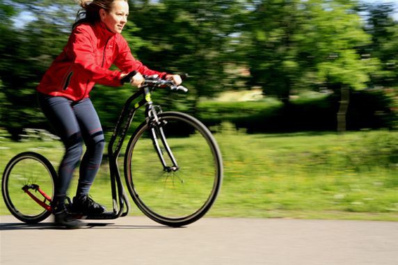 The Yedoo team tried out a prototype of the new Yedoo Wolfer road scooter in the Stromovka park.