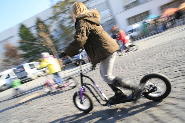 Нельзя недооценивать детскую безопасность, даже когда Вы находитесь в жилой или прогулочной зоне.