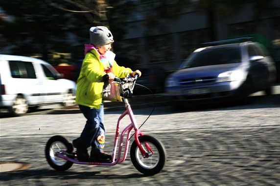 У каждого самоката должно быть два тормоза, которые работают независимо друг от друга. 