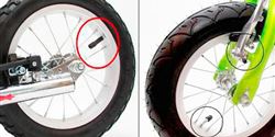 "Ohnuté" ventilky (vpravo) zajistí výrazně snazší manipulaci pro dohušťování pneumatik.