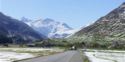 Stoupání do alpského sedla San Gottardo.