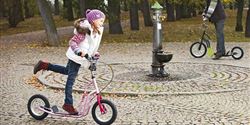 Playful scooter, model Tidit, for children age 5 and older.
