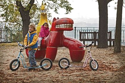 The smallest Yedoo scooter for children, model Mau, for children age 4 and older.