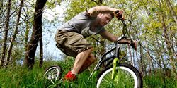 Some Specialized shops offer a pleasant service in form of rental, offering you the opportunity to actually ride the selected product and decide based on your own experience.