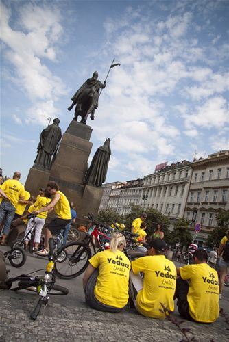 Koloběžkoví nadšenci U koně