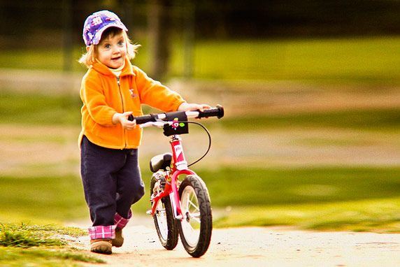 für die Kinder kaufen Sie Geräte ein, die ihrem Alter entsprechen, damit das Fahren Spaß macht.