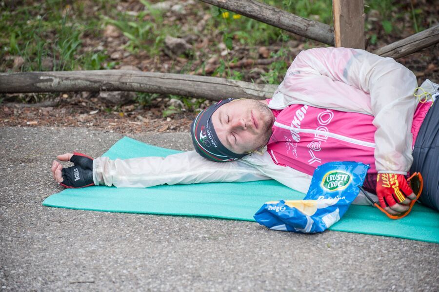 Jarda Odvárka is resting on the roadside.