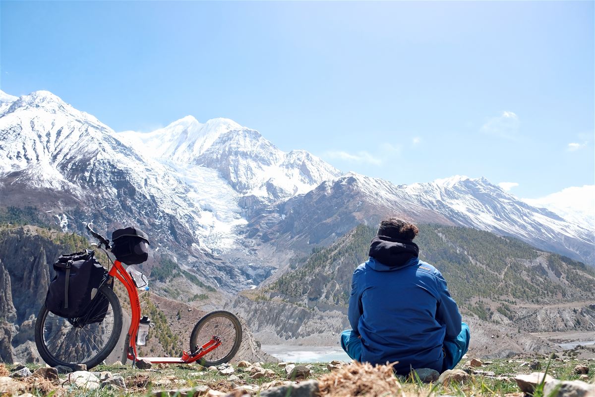 Wegen seines zähen Wesens wurde der Trexx auch vom Weltreisenden Marek Jelinek ausgewählt. Mit ihm ist Marek schon quer durch Südamerika gefahren, und jetzt gerade überwindet er mit ihm die Berge in Nepal. Verfolgen Sie seinen Weg auf "Kam až dojedeme" (Soweit wir kommen) oder auch auf der Website dobroběžka.cz.