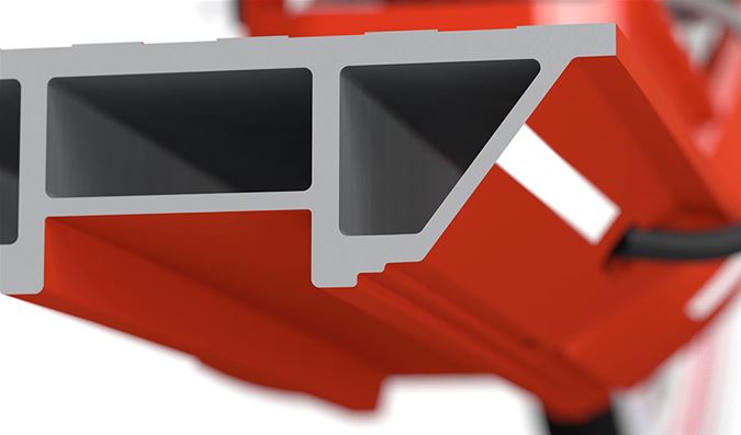 Promyšlený tvar stupátka minimalizuje styčné plochy s terénem a umožňuje bezpečný náklon v zatáčce.