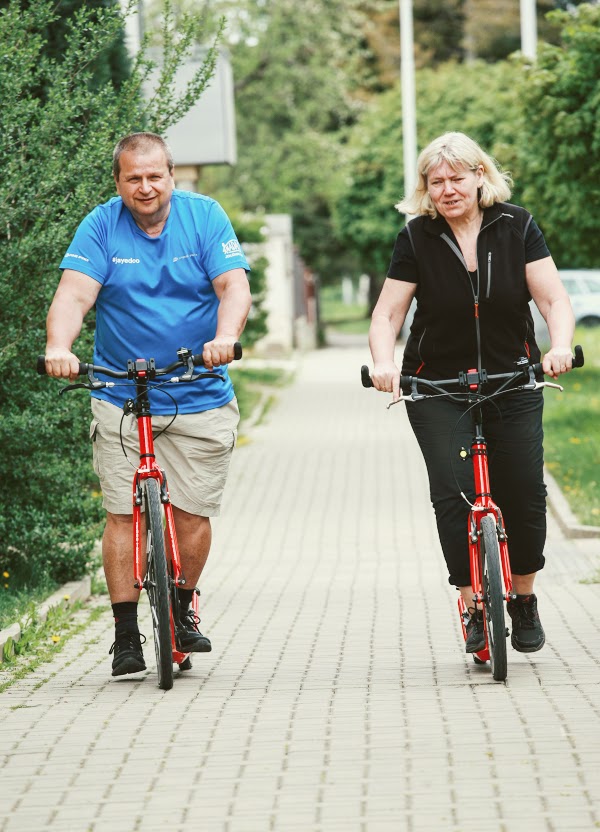 Scooter riding is an ideal activity for the elderly. It´s really very easy to jump off a footstep and keep balance while riding.