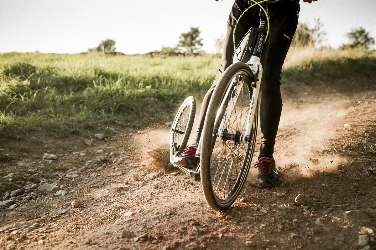 The larger the front and rear wheel, the easier it will cover uneven ground.