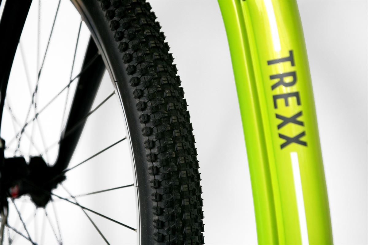 The popular Kenda Small Block Eight tyres adjust to bumps well, reduce rebounds while also functioning as springing.