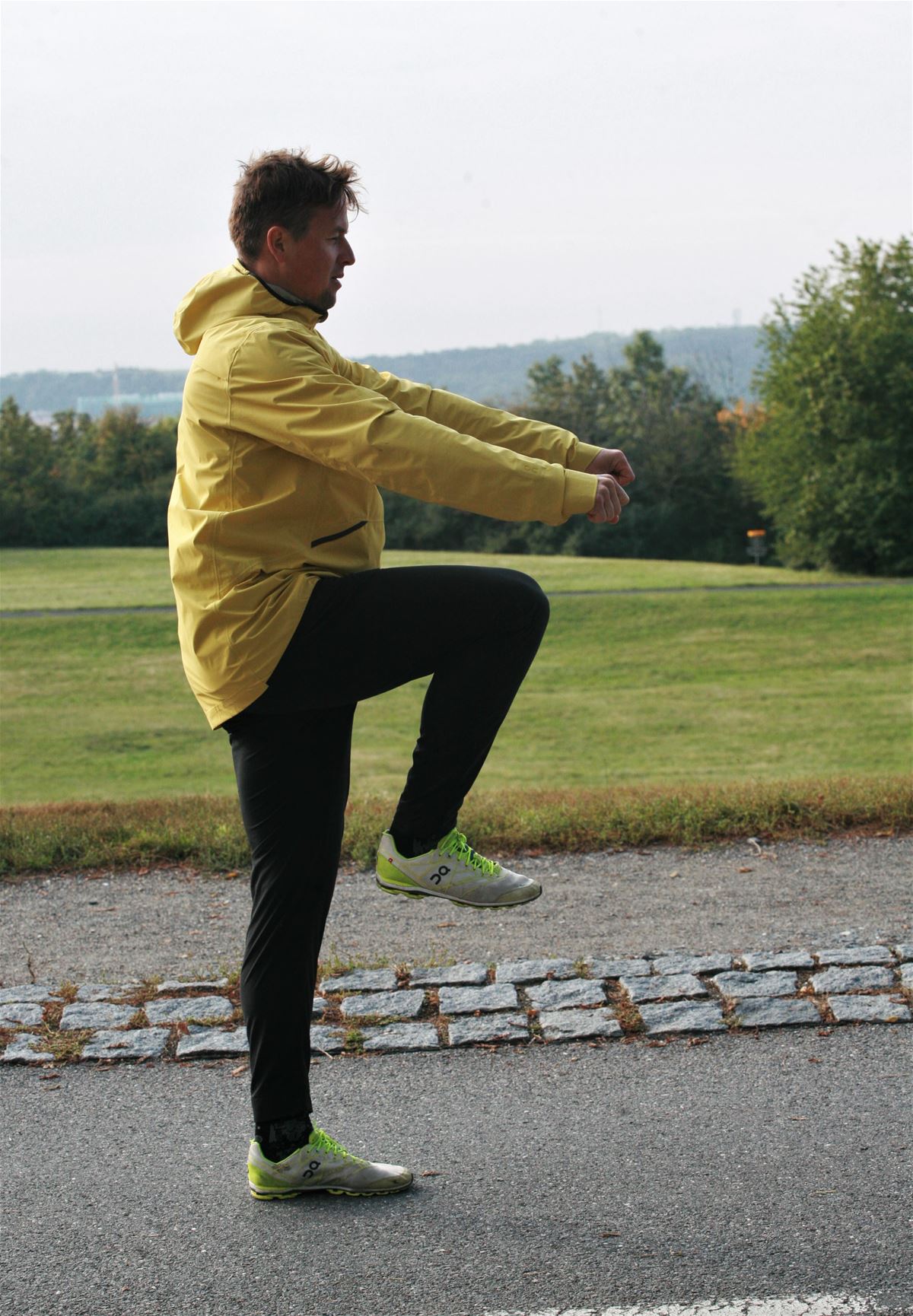 Quels muscles faites-vous travailler en soulevant le genou en flexion vers le haut ?