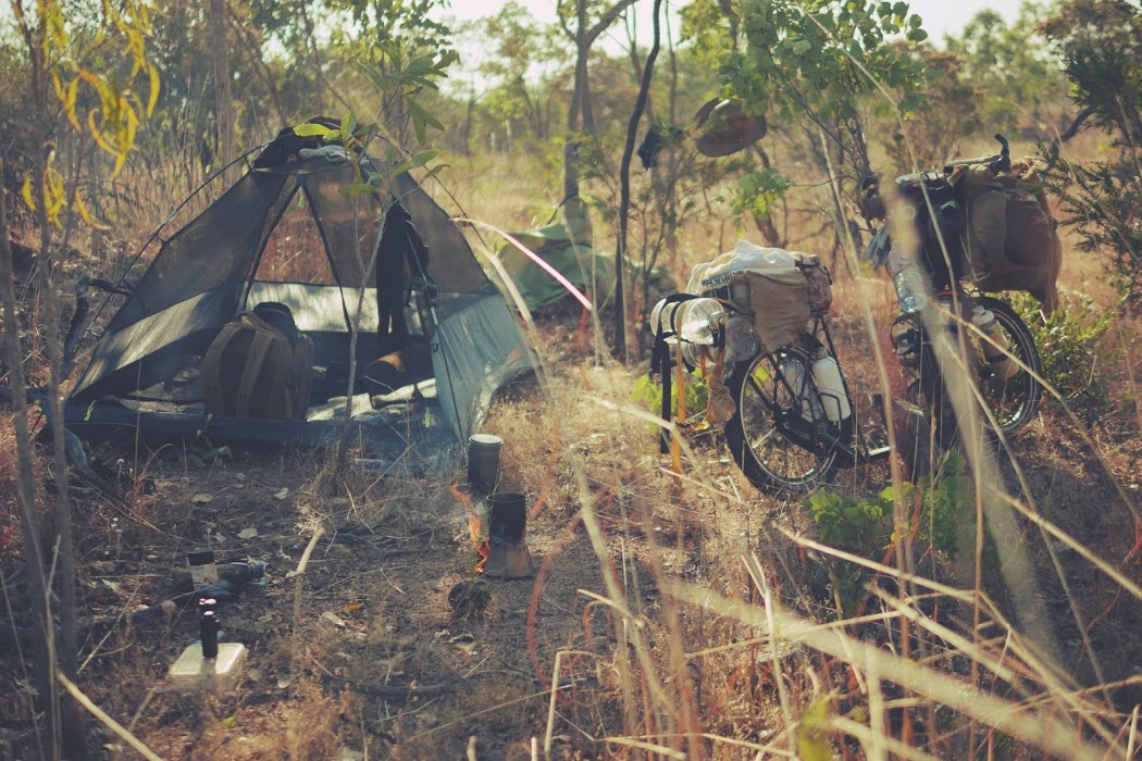 Nomadic Blandine travelled on her 20“/20“ wheel scooter around the world. 