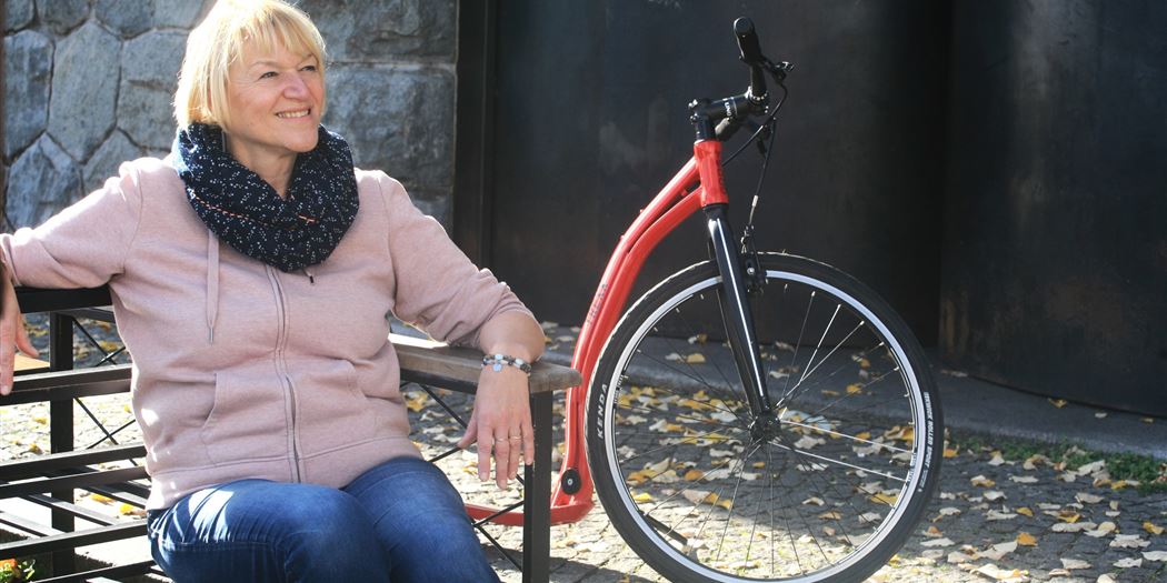 Vůbec nejúčinnějším “lékem“ na stáří je pohyb. Žádná jiná intervence ani zdaleka tak neprodlužuje život a nechrání naše kognitivní i fyzické funkce jako cílená fyzická aktivita. Tedy za předpokladu, že nekouříte, neholdujete alkoholu, dobře jíte a staráte se o své emoční zdraví.
