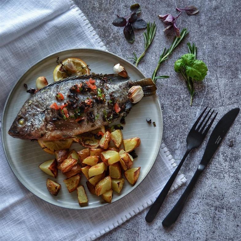 If you don’t eat fish, flaxseed or walnuts containing omega-3 fatty acids at least twice a week, it is a good idea to supplement your body with this type of fatty acid.