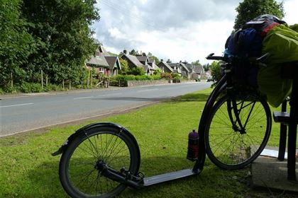 To park a scooter loaded with 20 kg requires lots of skills.