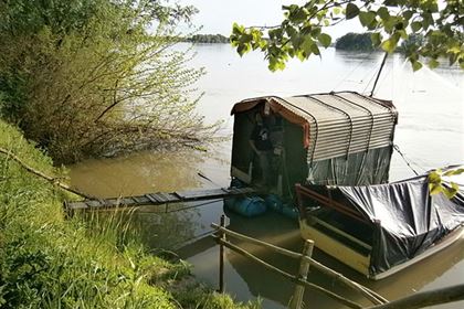 The fish shed on the pontoons served as a dormitory for David.