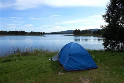 According to Wikipedia, there are more than 97 500 lakes larger than two acres in Sweden – many magnificently beautiful places where you are completely alone.