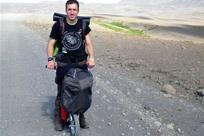 The surface of the routes was varied. The stony routes in the wastelands, where only lichens, moss or thin grass grow, were pretty much broken here and there.