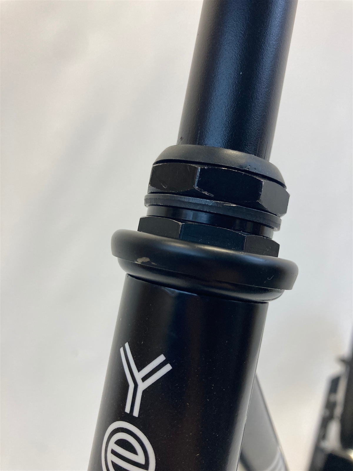 Three Y40 Black